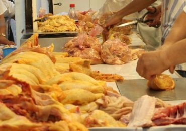 Indemnización por consumir pollo en mal estado