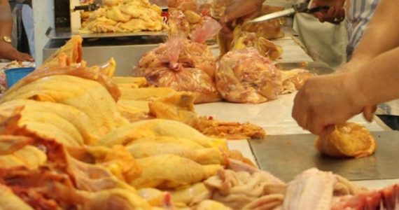 Indemnización por consumir pollo en mal estado