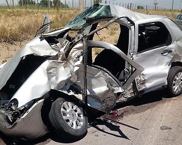 Así quedó el vehiculo que era ocupado por los turistas