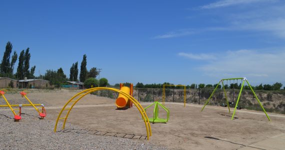 LOS VECINOS DEL LOTEO PELLEGRINI DENTRO DE POCO PODRÁN DISFRUTAR DE SU PLAZA.