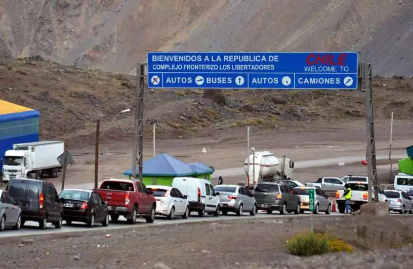 Rumbo a Chile. A lo largo de la ruta los turistas pasarán por puestos sanitarios fijos.