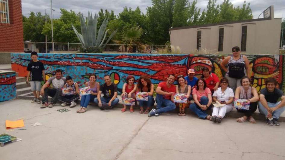 Con mucho arte y un mural colectivo, profesionales, usuarios, vecinos y colaboradores dieron vida a un gran festejo por la salud