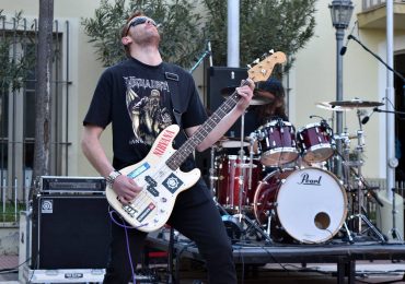 ESTE DOMINGO FERIA ARTESANAL Y FESTIVAL DE ROCK.