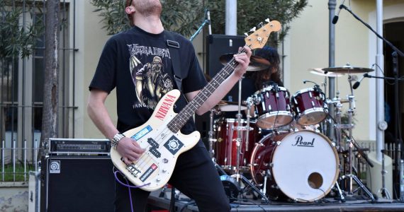 ESTE DOMINGO FERIA ARTESANAL Y FESTIVAL DE ROCK.