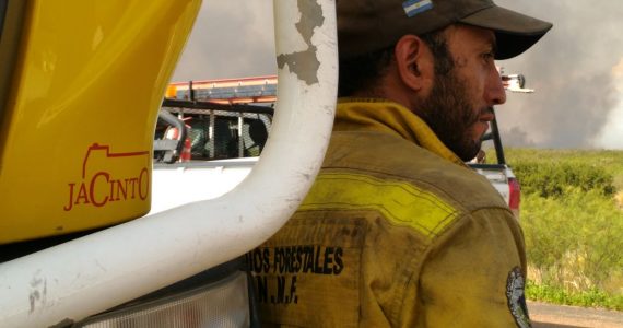 Rápida intervención de brigadistas para controlar nuevos focos producidos por la tormenta de ayer