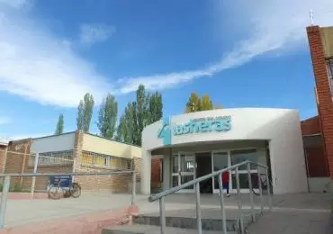 Murió al atragantarse con un trozo de asado