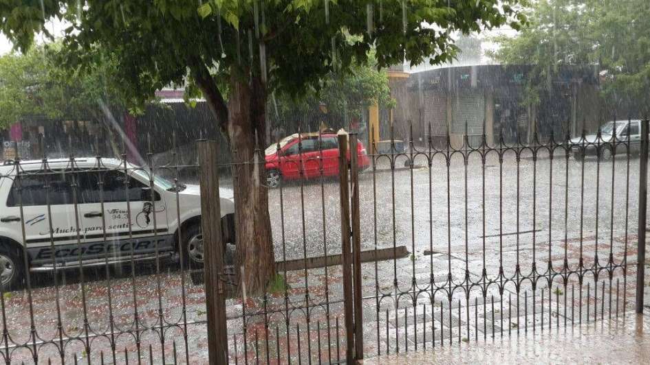 familias evacuadas luego de la tormenta de este jueves