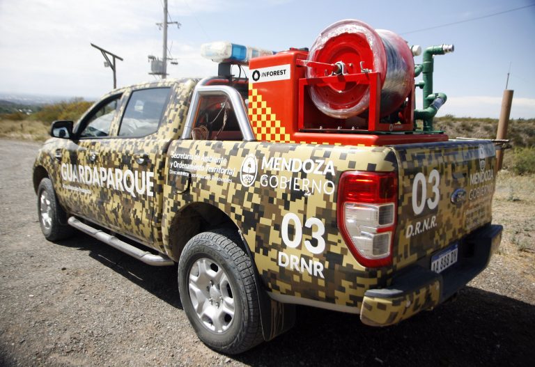 Personal de Ambiente trabajó toda la noche combatiendo los incendios