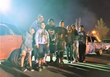 Hugo Luna y Manuel Checus compañados de familia y amigos