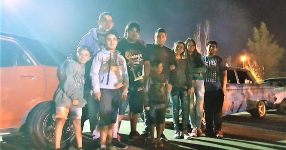 Hugo Luna y Manuel Checus compañados de familia y amigos