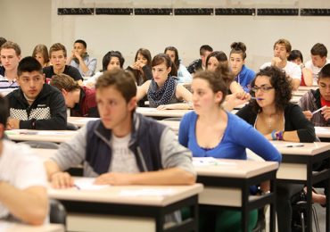 Los estudiantes de estos profesorados cobrarán una beca mensual de $7.400