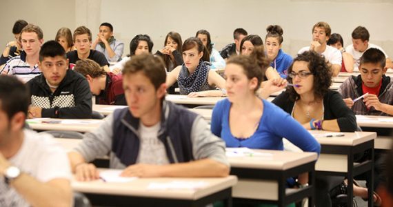 Los estudiantes de estos profesorados cobrarán una beca mensual de $7.400