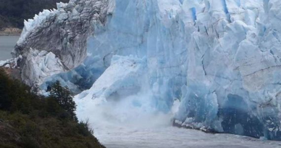 Se rompió el puente de hielo del glaciar Perito Moreno en la noche y sin público
