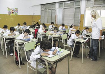 El paro no se sintió pero una marcha cuestionó al Gobierno