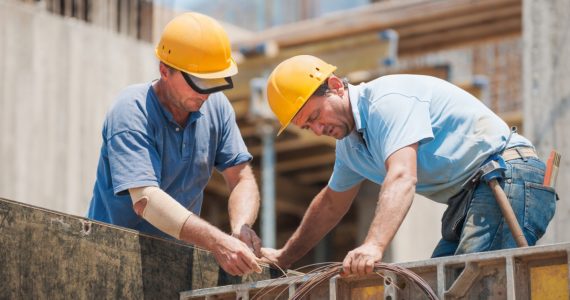 El desempleo bajó, pero también la cantidad de trabajadores