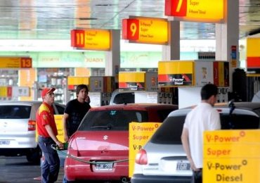 Al igual que Axion, Shell bajará los precios de los combustibles