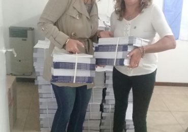 urante este ciclo lectivo, la Dirección General De Escuelas continúa con la entrega de este libro y sus guías correspondientes para los docentes de salas de 5 años