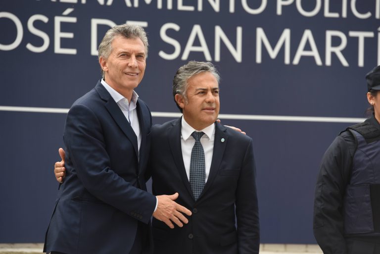 Llega Macri a Mendoza en clima de crisis y reclamos