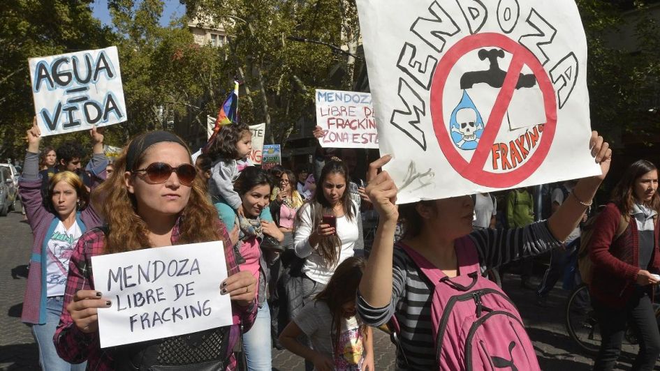 Debate por el fracking: primer cara a cara entre oposición y Gobierno en la Legislatura