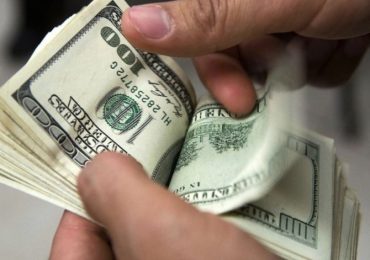 La divisa trepó 13 centavos, al cerrar a un promedio de 24,80 pesos en la City porteña.