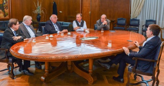 Especialistas que se reunieron con Dujovne prevén una inflación de 27%