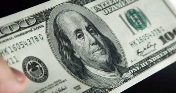 La divisa estadounidense no para su tendencia alcista en el inicio de la semana.