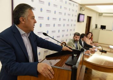 El mandatario detalló que se incluirá por decreto “a los sectores que no paritan sus salarios y, por decisión unívoca, al único gremio que no llegó a un acuerdo”.