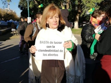 Patricia Galván: diputada provincial, neonatóloga y militante a favor del aborto.