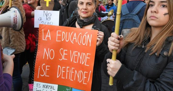 Universitarios y terciarios se unieron para salir a reclamarle al Gobierno