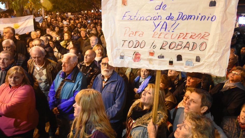 Miles de maifestantes contra CFK y por la ley de dominio