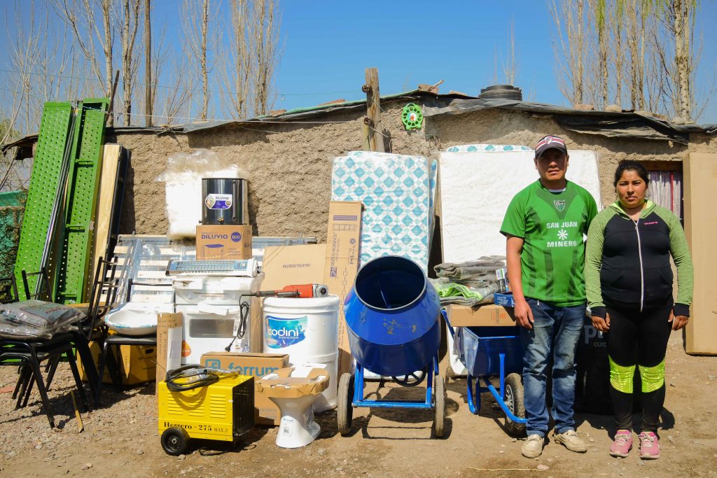 Entrega de Material Flia de Tgto