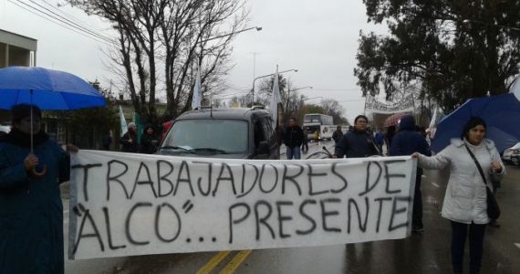 Se agrega al difícil cuadro de situación un número importante de proveedores que quedaron sin cobrar una abultada suma, lo que el magistrado también deberá resolver.