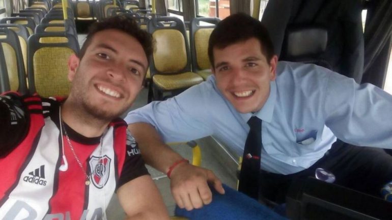 Ignacio y el conductor del colectivo, Carlos Valero.