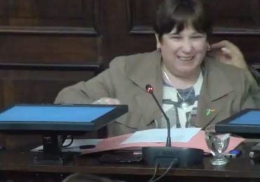 Laura contreras en el Senado