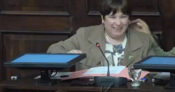 Laura contreras en el Senado