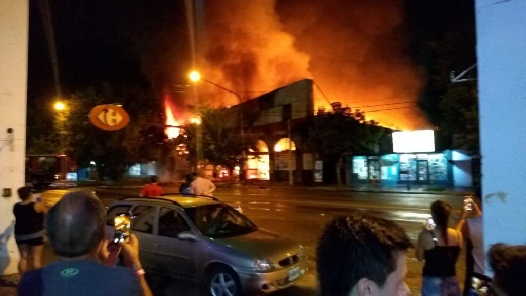Incendio Carrefour Tunuyán
