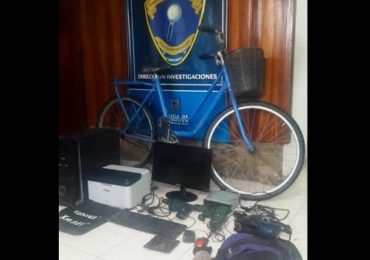 El botín estaba escondido bajo las escaleras.