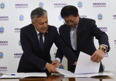 El Gobernador firmó un convenio con el vicegobernador de Qinghai que permitirá la concreción de diferentes proyectos en la provincia.