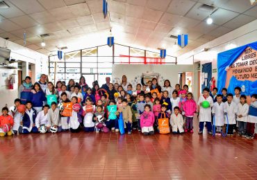 Entrega de Material Deportivo Esc. Scaravelli Tgto3