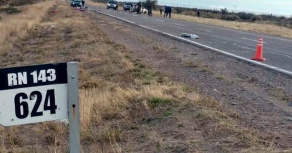 El auto en el que viajaban volcó y murieron en el lugar. Otros tres miembros de la familia resultaron heridos y fueron hospitalizados.