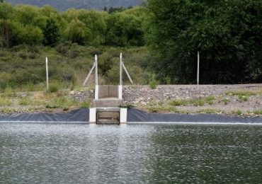 Se trata de la impermeabilización y presurización de los sistemas de riego Arroyo Villegas-Canal La Pampa. Inversión total de $85 millones.