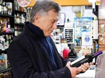 Macri recorrió Malargüe y compró un vino de Tupungato
