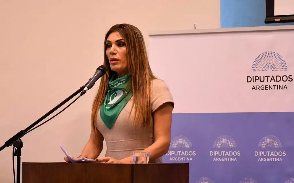 Flor de la V. Perdió a su madre cuando tenía dos años.Flor de la V. Perdió a su madre cuando tenía dos años.