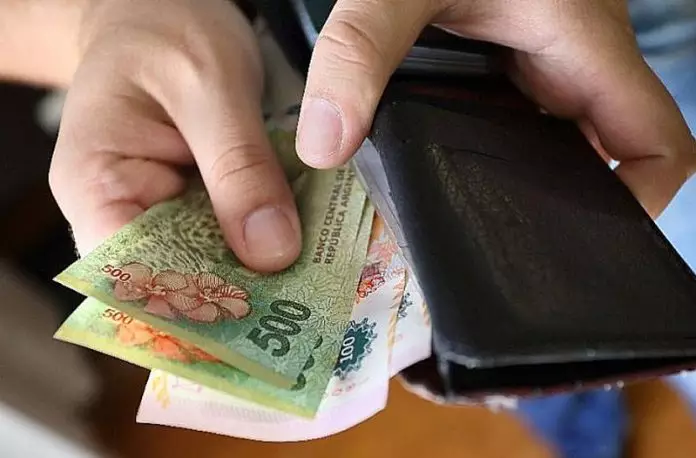 Se oficializó el aumento para celadores, docentes y personal no docente