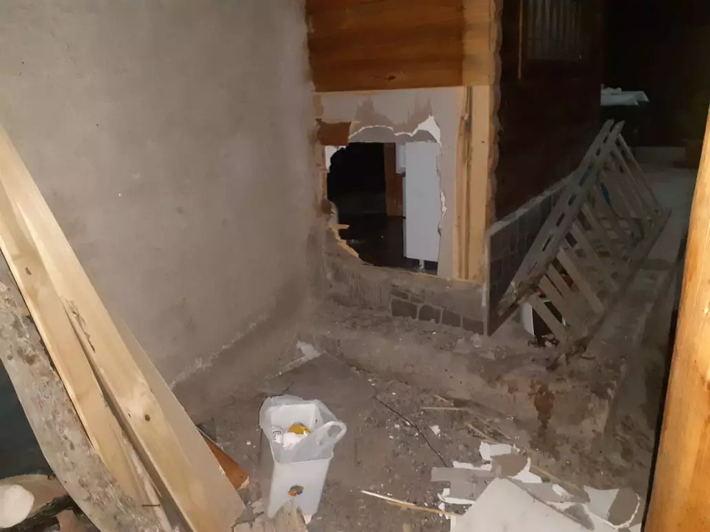 Fueron robados y encontraron sus cosas en la finca del vecino