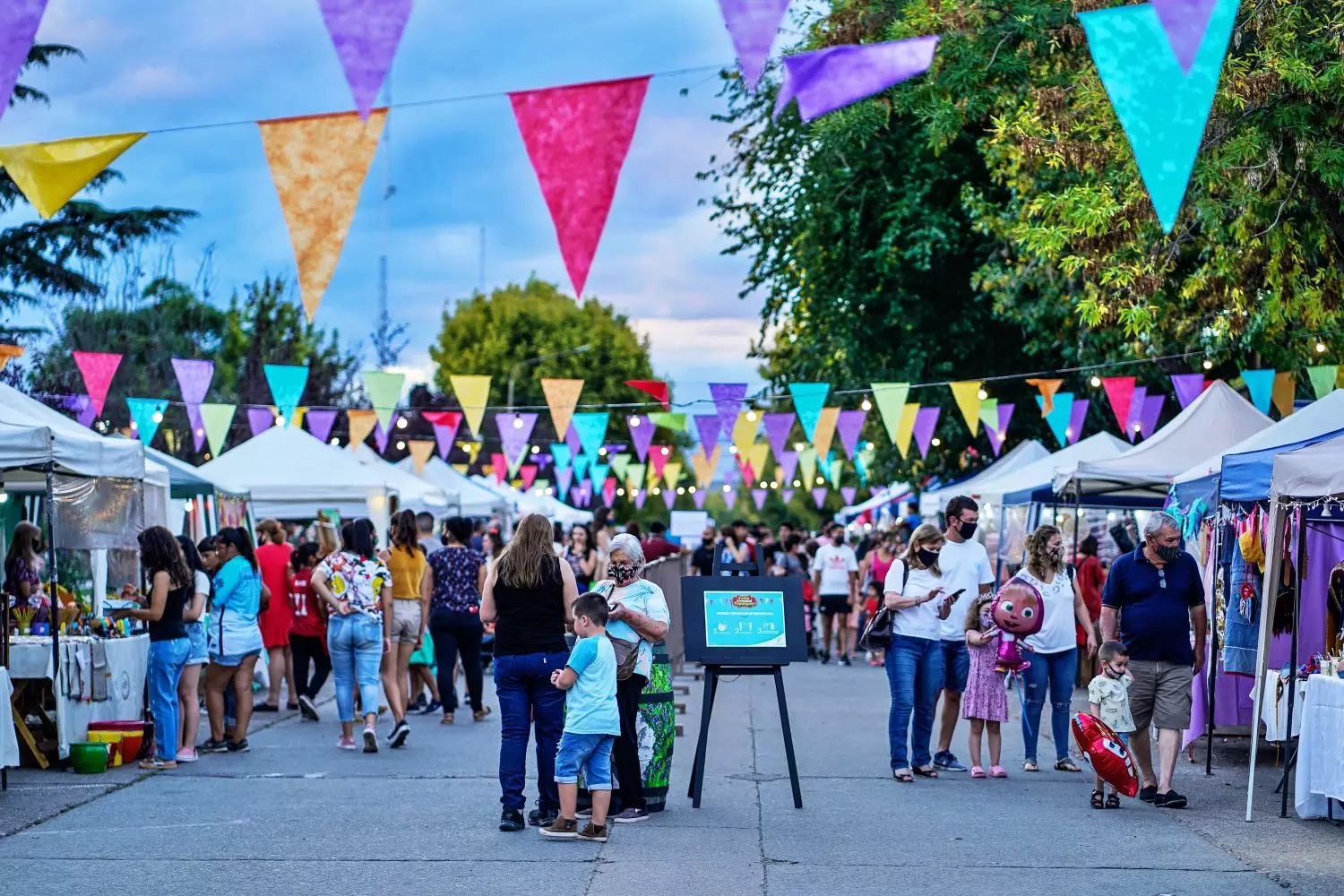 Se desarrolló con gran éxito la Feria Artesanal “Especial Día De La Mujer”